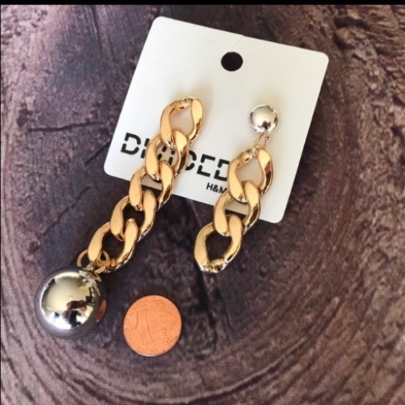 H&M Chainlink Statement Earrings - Picture 2 of 2